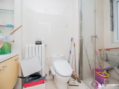 國際花園低總價精裝二手房，廚衛設施齊全，安家青島理想選擇